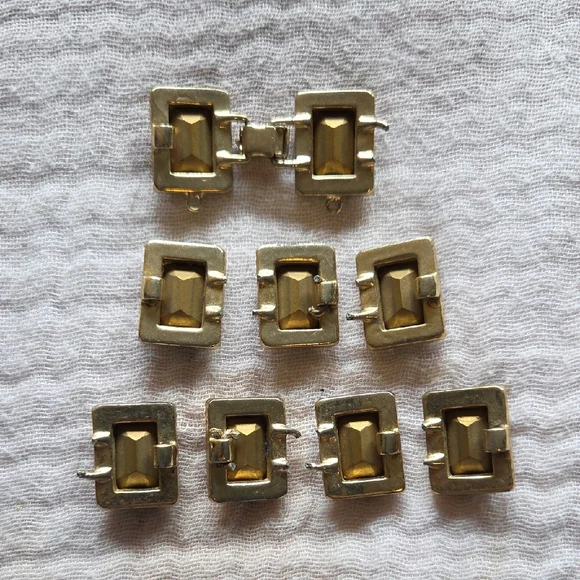 Emerald Green and Gold Tone Broken Jewelry Bracelet For Repurposing - Picture 2 of 2